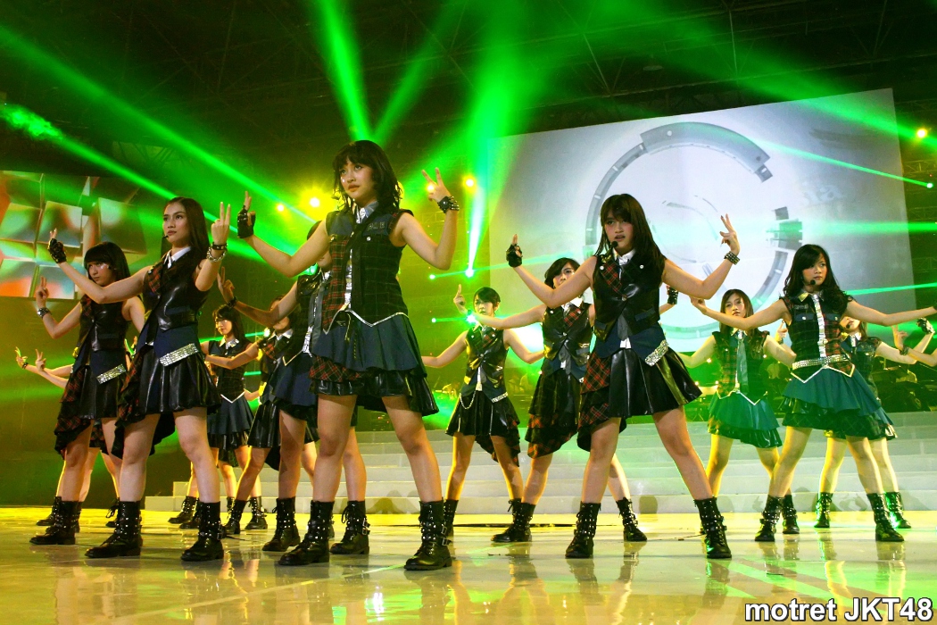 JKT48 di HUT Global TV Kreasi Indonesia 2013
