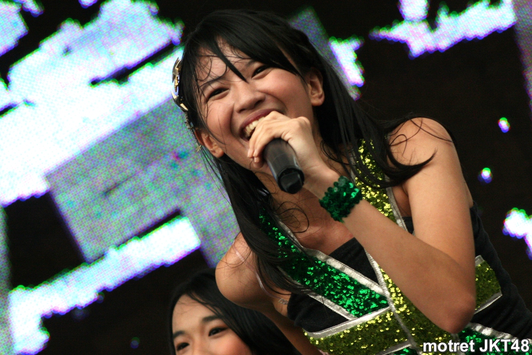 Ratu Vienny Fitrilya (Viny) di Hai Day 2013