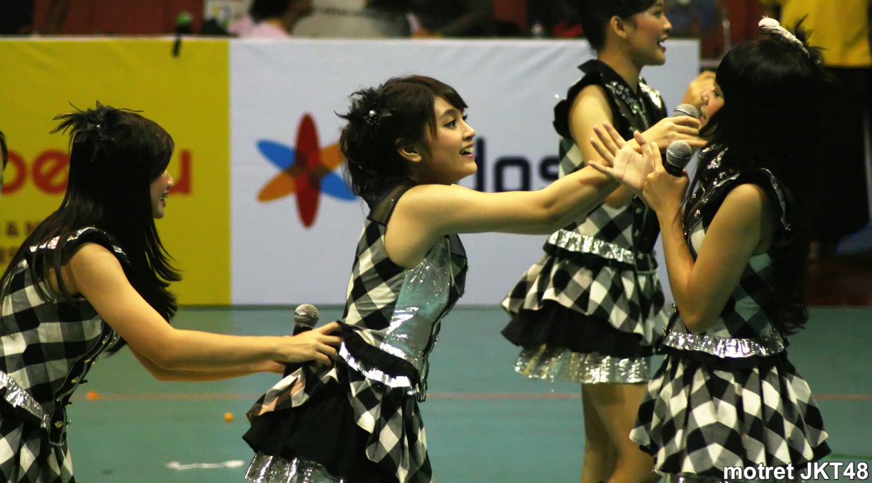 Sonia, Nabilah, Delima JKT48 di Final Liga Basket Operator (LBO) Indosat 2013