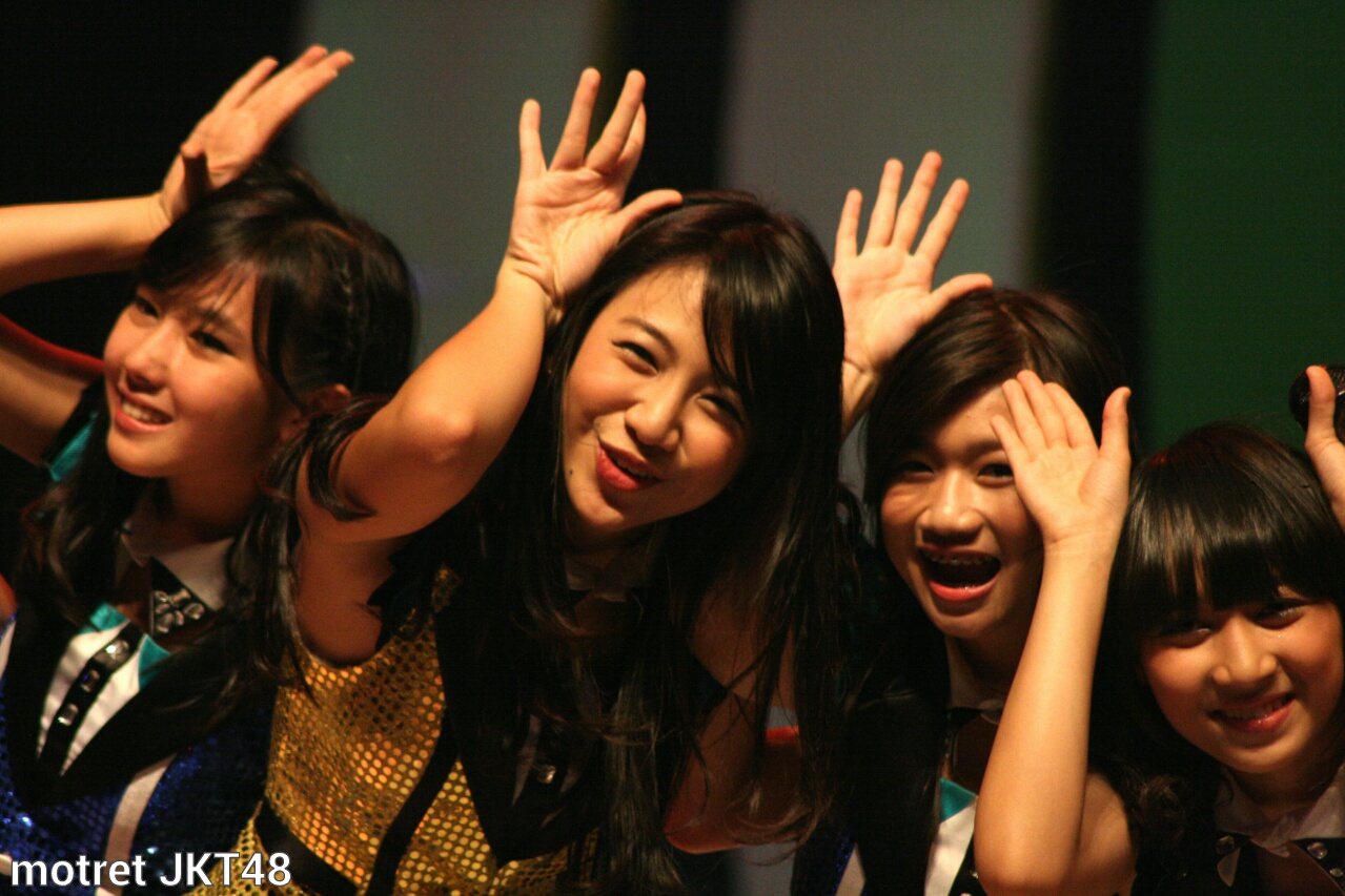JKT48 di Viva Vaganza ANTV 2013