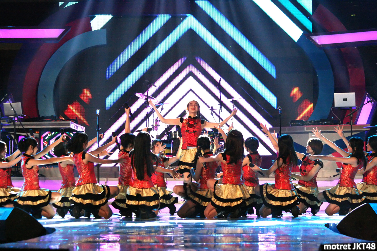 Melody Nurramdhani Laksani & JKT48 di Dahsyat RCTI 24/03/2014