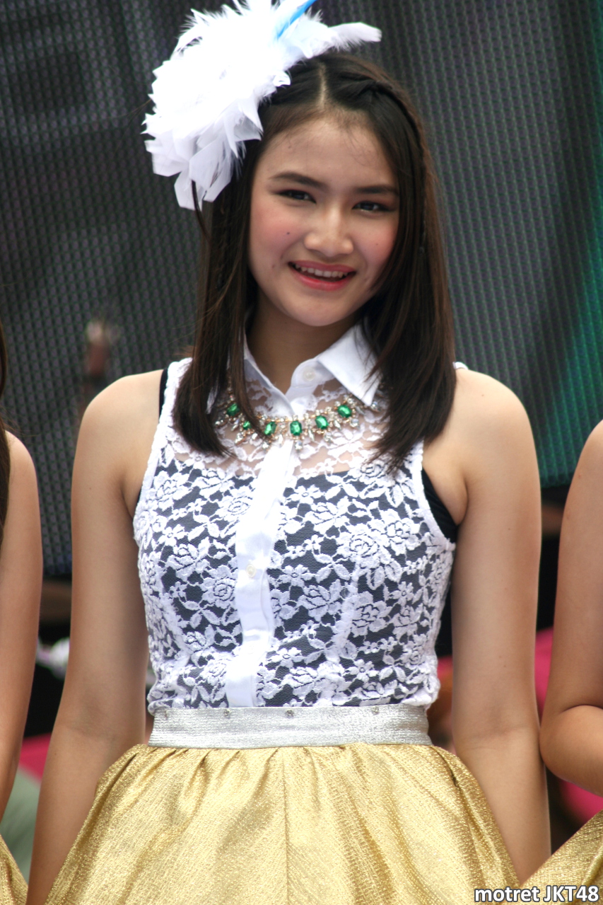 Frieska Anastasia Laksani JKT48 di Dahsyat RCTI Jakarta 09-03-2014