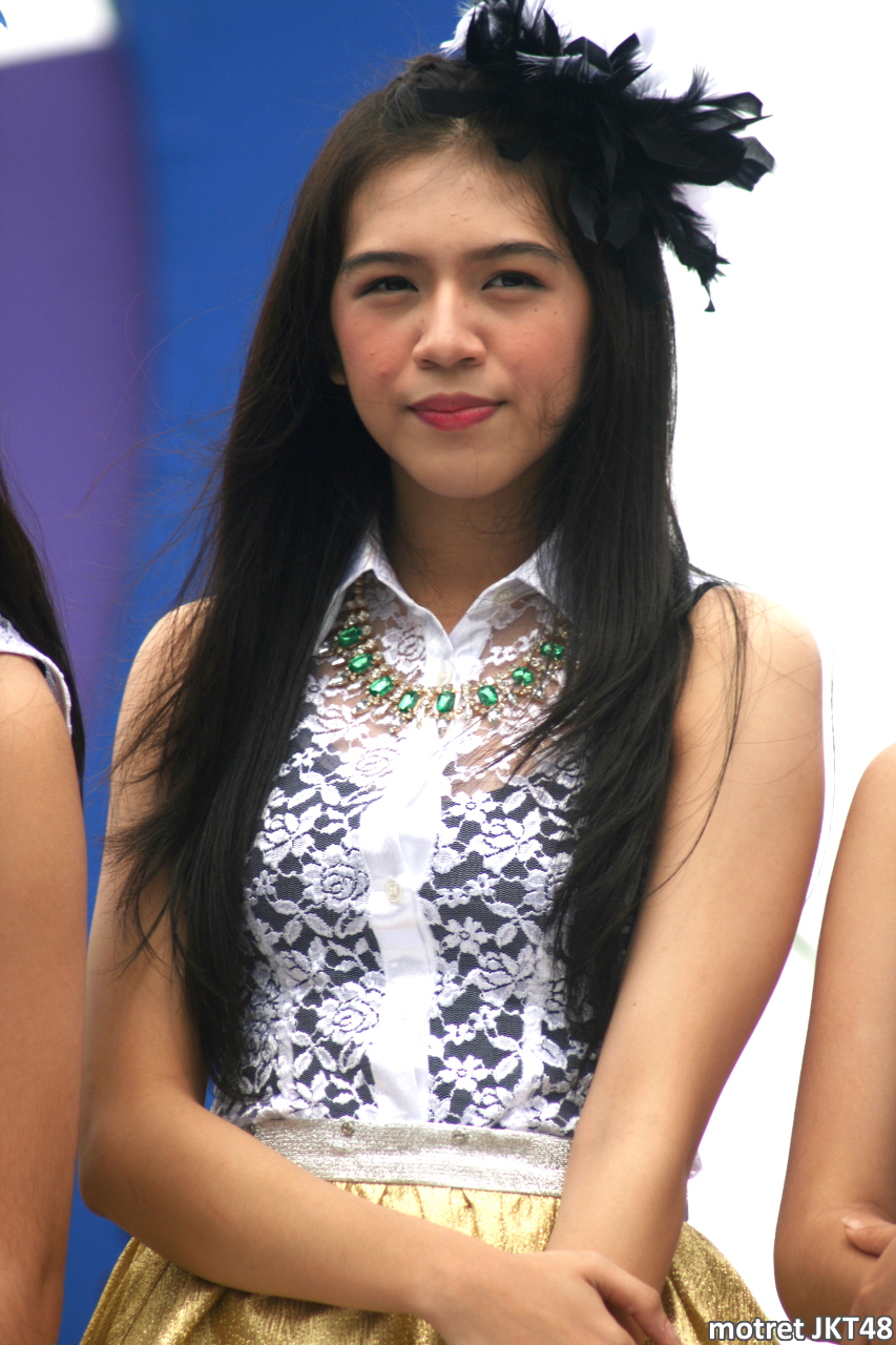 Gabriela Margareth Warouw -Gaby- JKT48 di Dahsyat RCTI Jakarta 09-03-2014