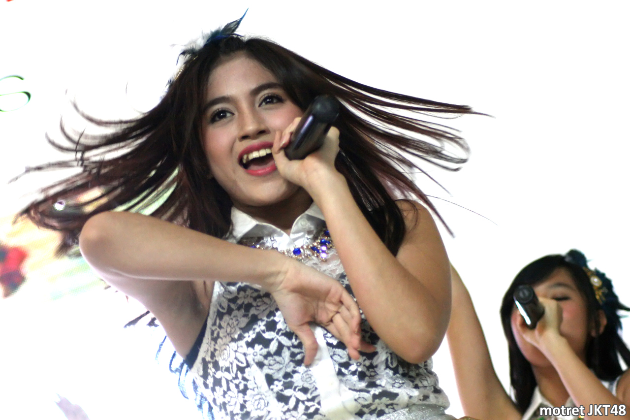 Nabilah Ratna Ayu Azalia JKT48 Honda Exhibition Gandaria City Jakarta 27-04-2014