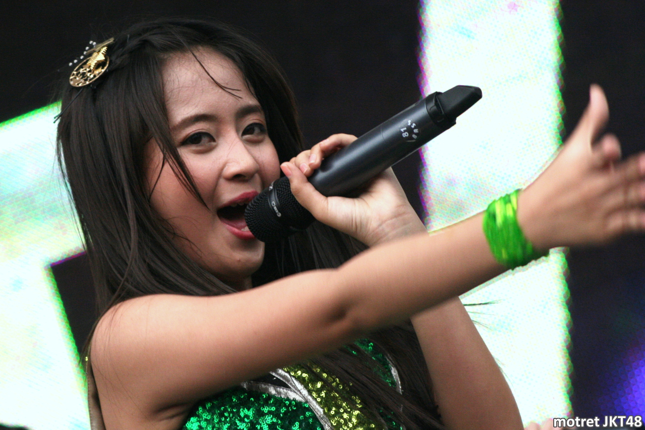 Natalia -Nat- JKT48 di Hai Day Jakarta 19-10-2013