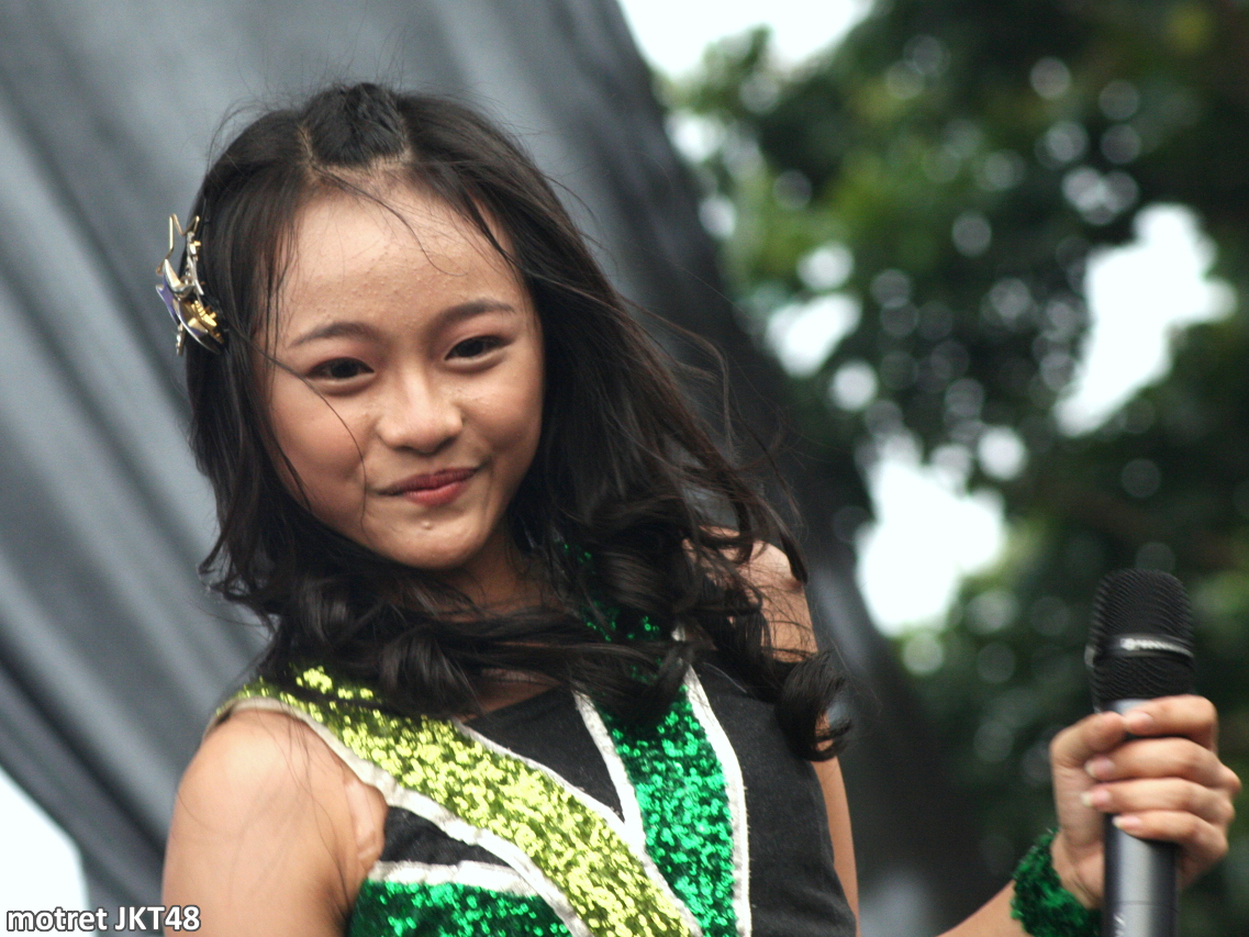 Rona Anggreani -Ayen- JKT48 di Hai Day Jakarta 19-10-2013