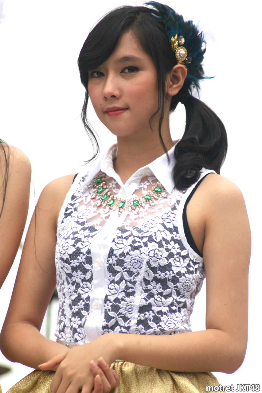 Rezky Wiranti Dhike JKT48 di Dahsyat RCTI, Jakarta 09/03/2014