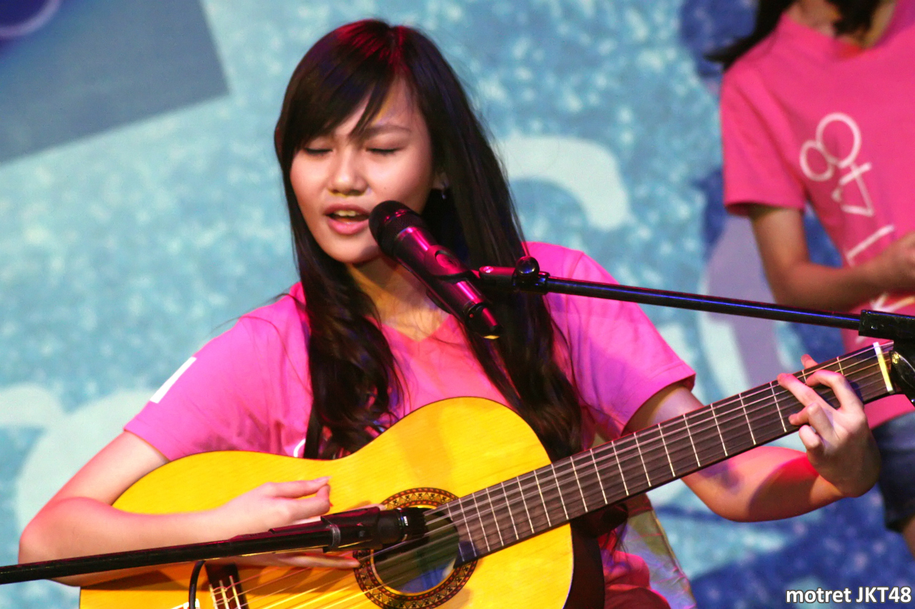 Andela Yuwono JKT48 Flying Get Handshake Festival Jakarta 18-05-2014