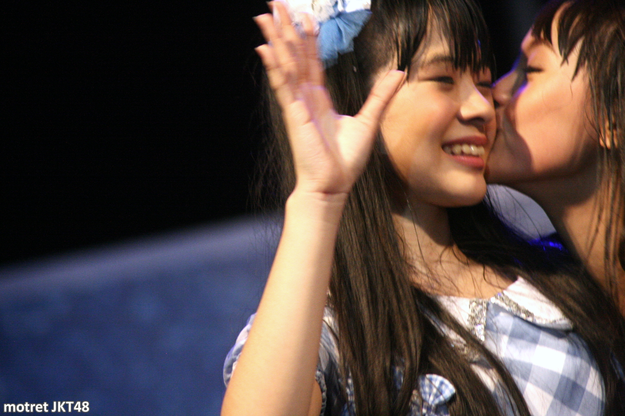 Cindy Yuvia -Yupi Cindvia- Rona Anggreani -Ayen- JKT48 Flying Get Handshake Festival Jakarta 18-05-2014