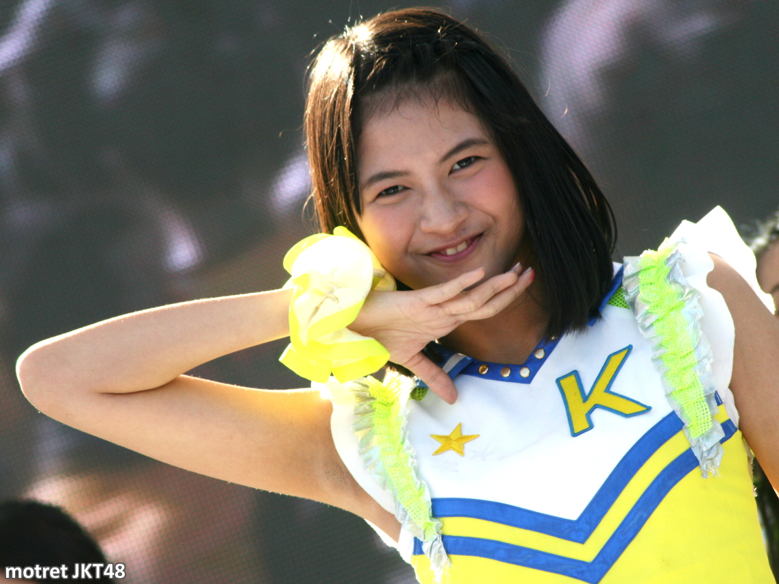 Ratu Vienny Fitrilya -Viny- JKT48 Mandiri Karnaval Nusantara Jakarta 04-05-2014