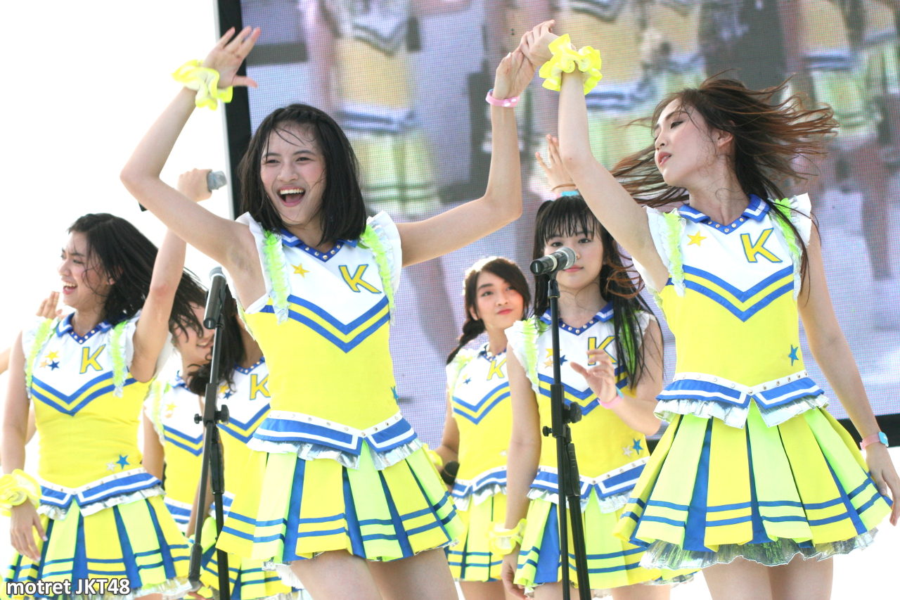 Ratu Vienny Fitrilya -Viny- Shinta Naomi JKT48 Mandiri Karnaval Nusantara Jakarta 04-05-2014