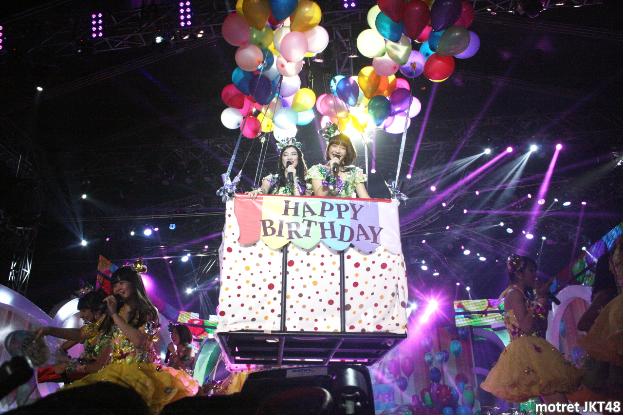 Melody Nurramdhani Laksani & Devi Kinal Putri JKT48 Persembahan Cinta HUT MNC TV Jakarta 20-10-2014