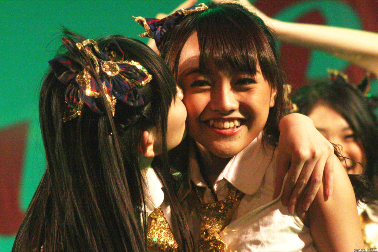 Andela Yuwono — Rona Anggreani -Ayen- JKT48 Kokoro No Placard Handshake Festival 07-12-2014