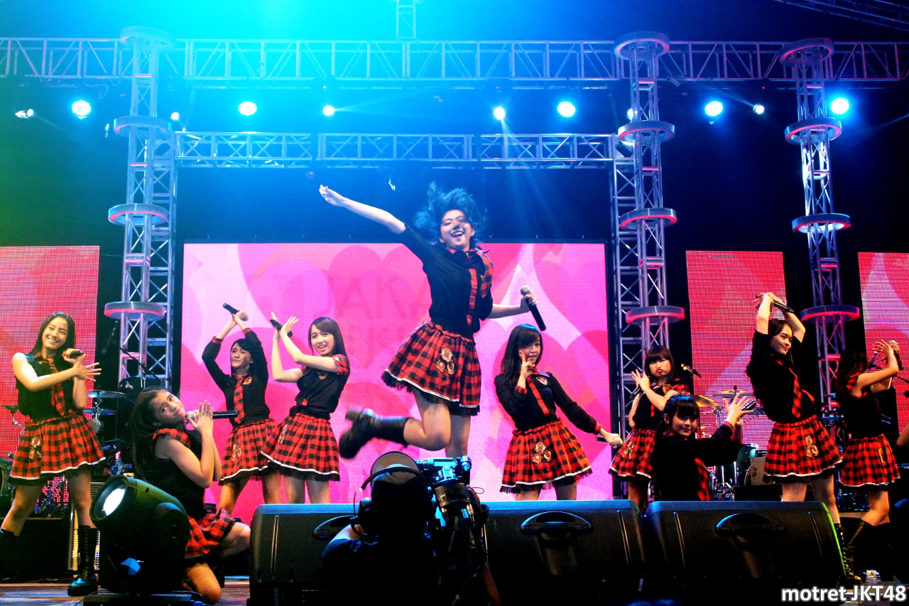 Ghaida Farisya & JKT48 Jakarta Music Festival 30-11-2014