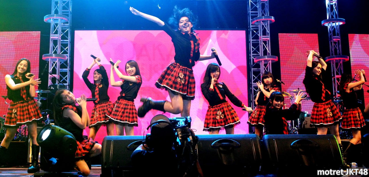 Ghaida Farisya & JKT48 Jakarta Music Festival 30-11-2014