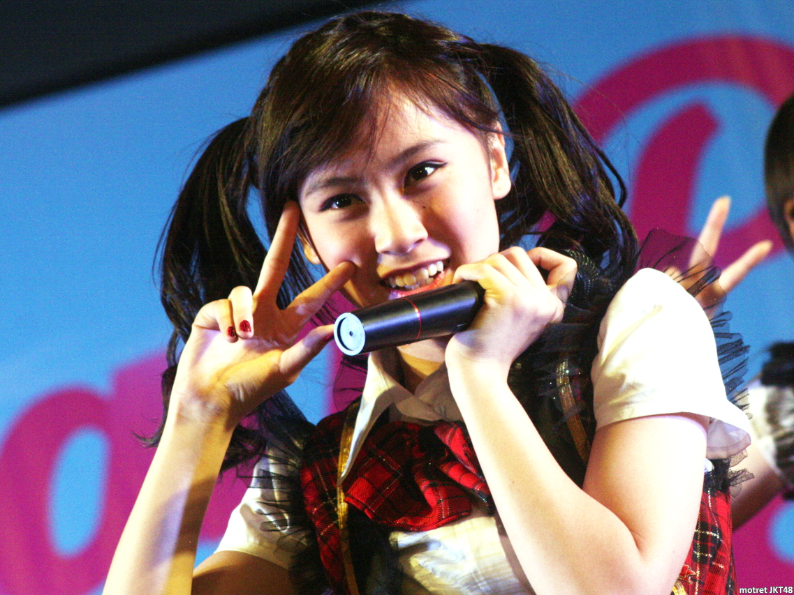 Michelle Christo Kusnadi JKT48 Kokoro No Placard Handshake Festival 07-12-2014