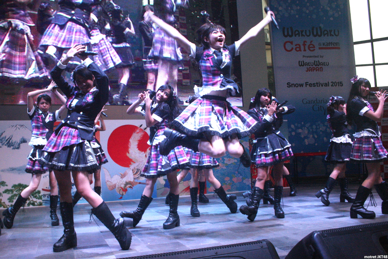 Andela Yuwono dan JKT48 Tim T Debut Waku Waku Cafe Snow Festival Jakarta 25-01-2015