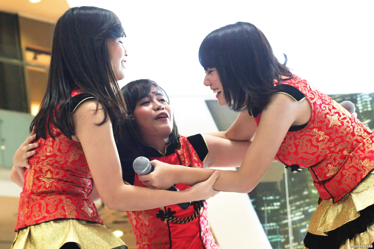Sisil — Yona — Nadila JKT48 Honda Booth Gandaria City Jakarta 31-01-2015
