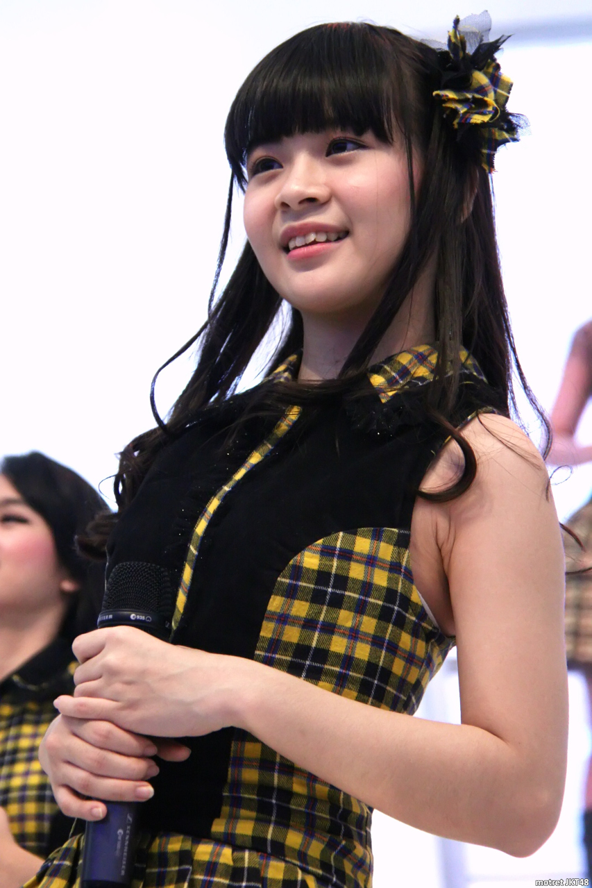 Cindy Yuvia -Yupi- JKT48 Honda Booth GIIAS BSD City 22-08-2015