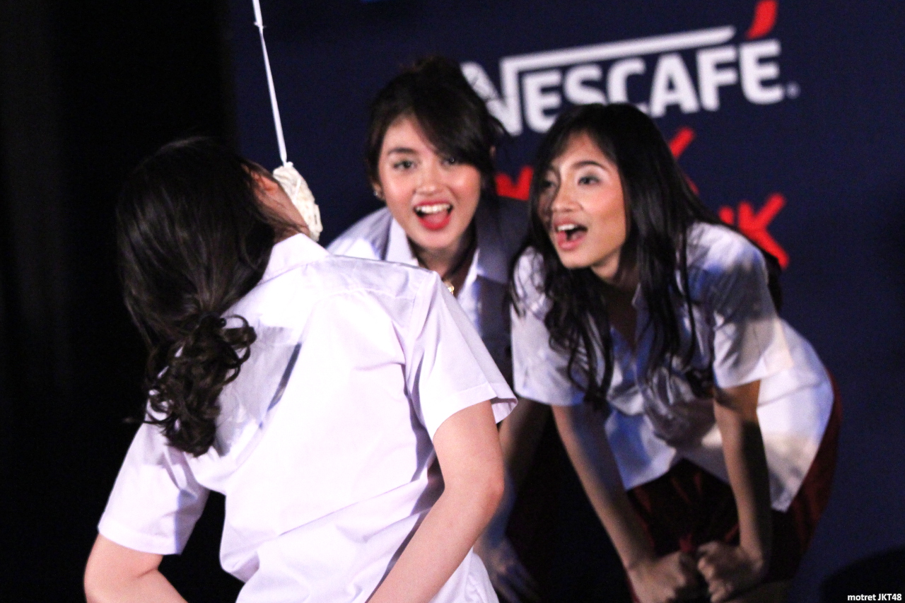 Jessica Veranda -Ve — Nabilah Ratna Ayu Azalia — Sendy Ariani JKT48 Refrain Penuh Harapan Handshake Festival Jakarta 17-08-2015