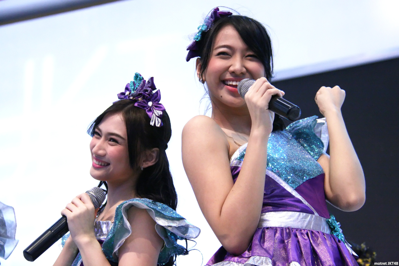 Melody Nurramdhani Laksani — Shania Junianatha -Shanju- JKT48 Honda Booth GIIAS BSD City 22-08-2015