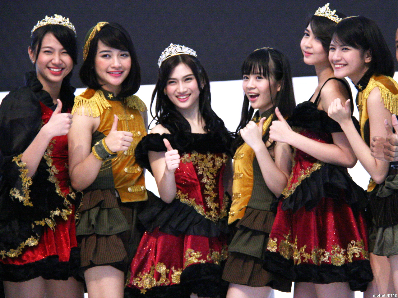 Shania -Shanju– Kinal — Melody — Yupi — Veranda -Ve– Viny — JKT48 Honda Booth GIIAS BSD City 22-08-2015