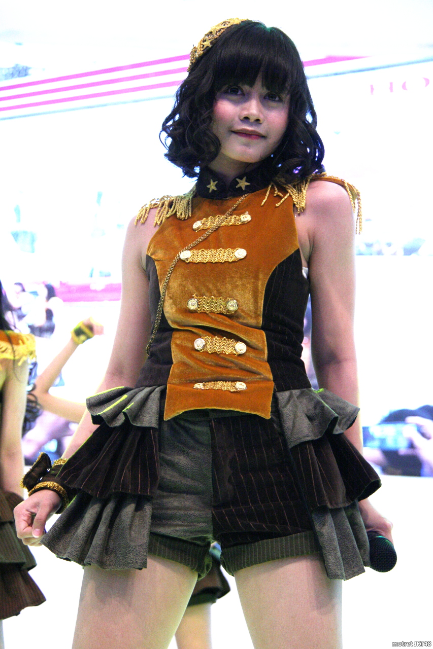 Priscillia Sari Dewi -Sisil- JKT48 Honda Booth GIIAS BSD City 22-08-2015