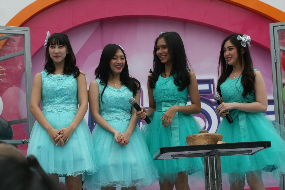 [Koleksi Foto 1] JKT48 Dangdut di Dahsyat RCTI, Jakarta 17-12-2015
