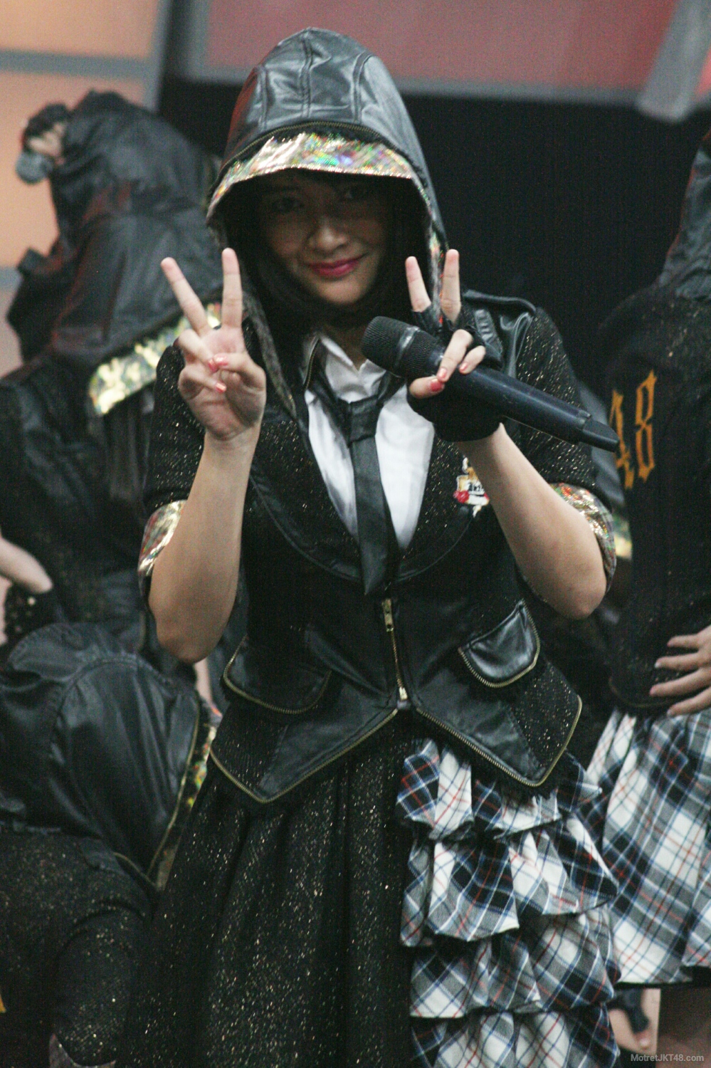 Devi Kinal Putri JKT48 Everybody Superstar Trans TV Jakarta 29-01-2016