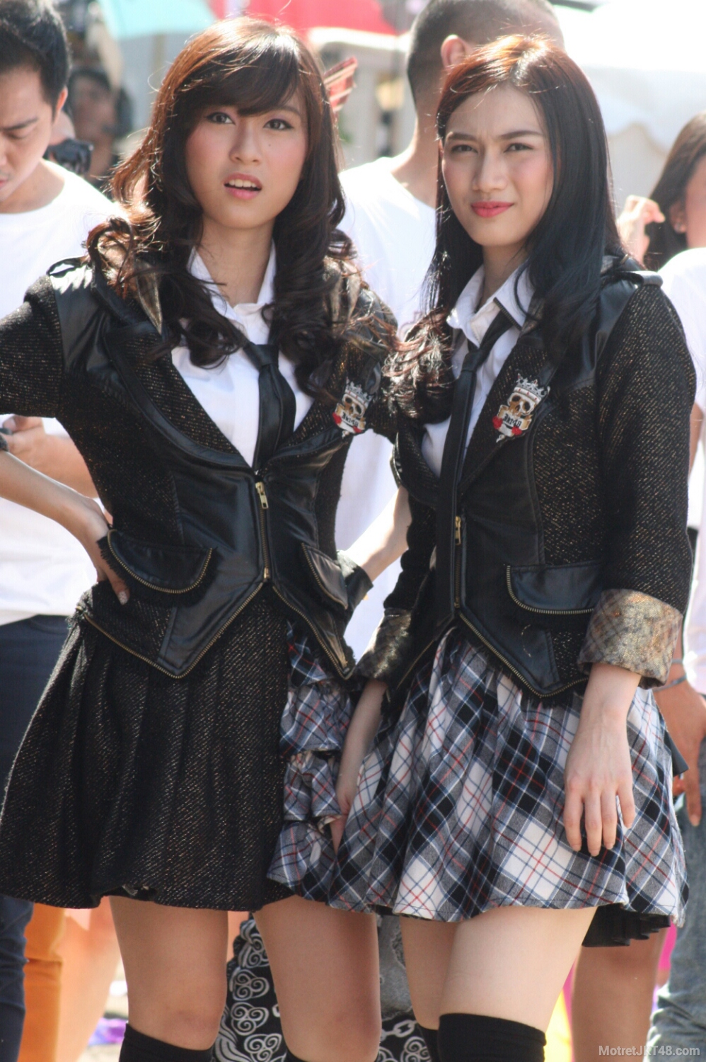 Michelle Christo Kusnadi dan Melody Nurramdhani Laksani JKT48 HUT Dahsyat RCTI Tangerang 24-03-2016