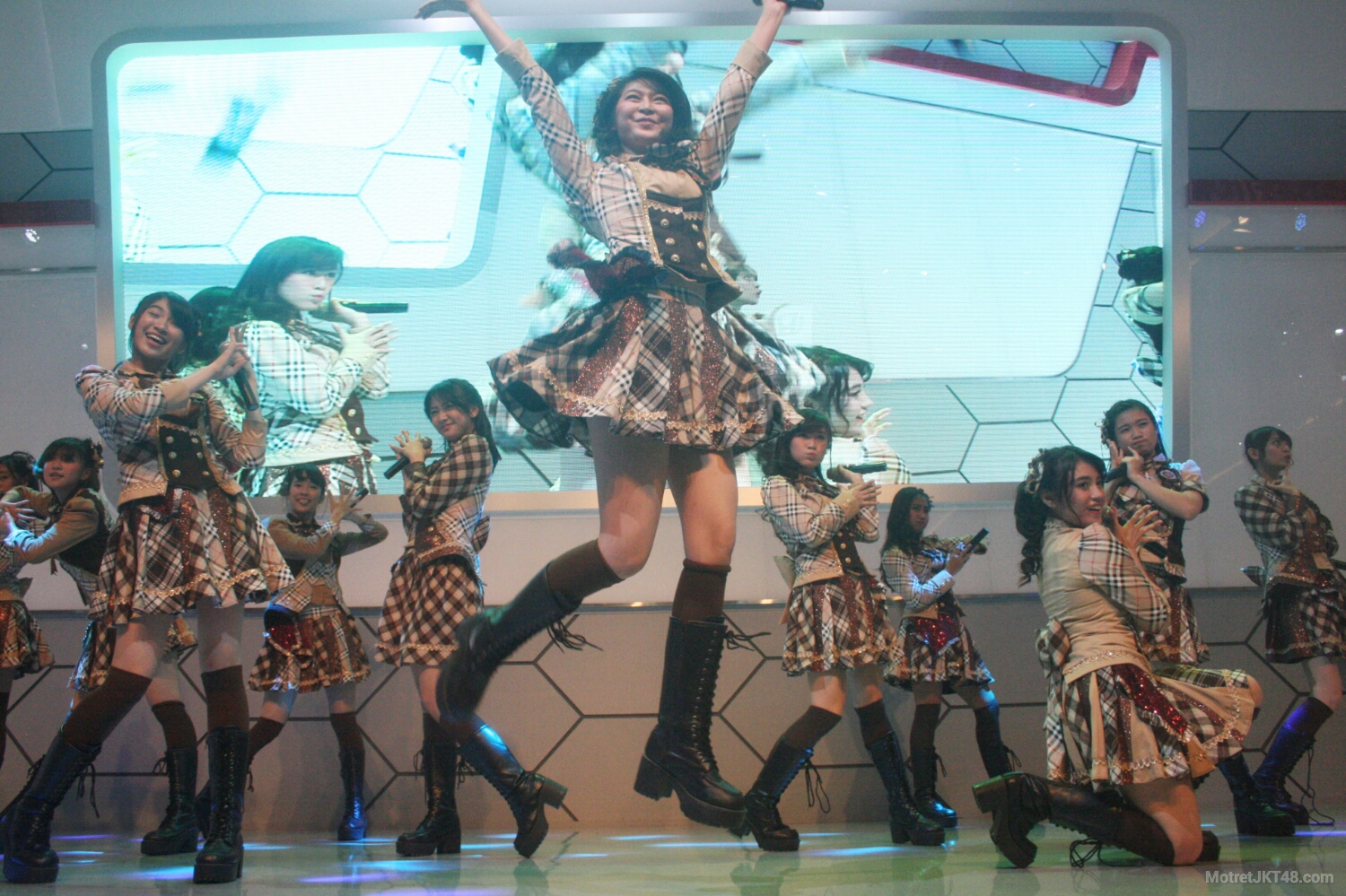 Jessica Veranda (Ve) & JKT48 Honda Booth Indonesia International Motor Show (IIMS) 2016 JIExpo Kemayoran 16-04-2016