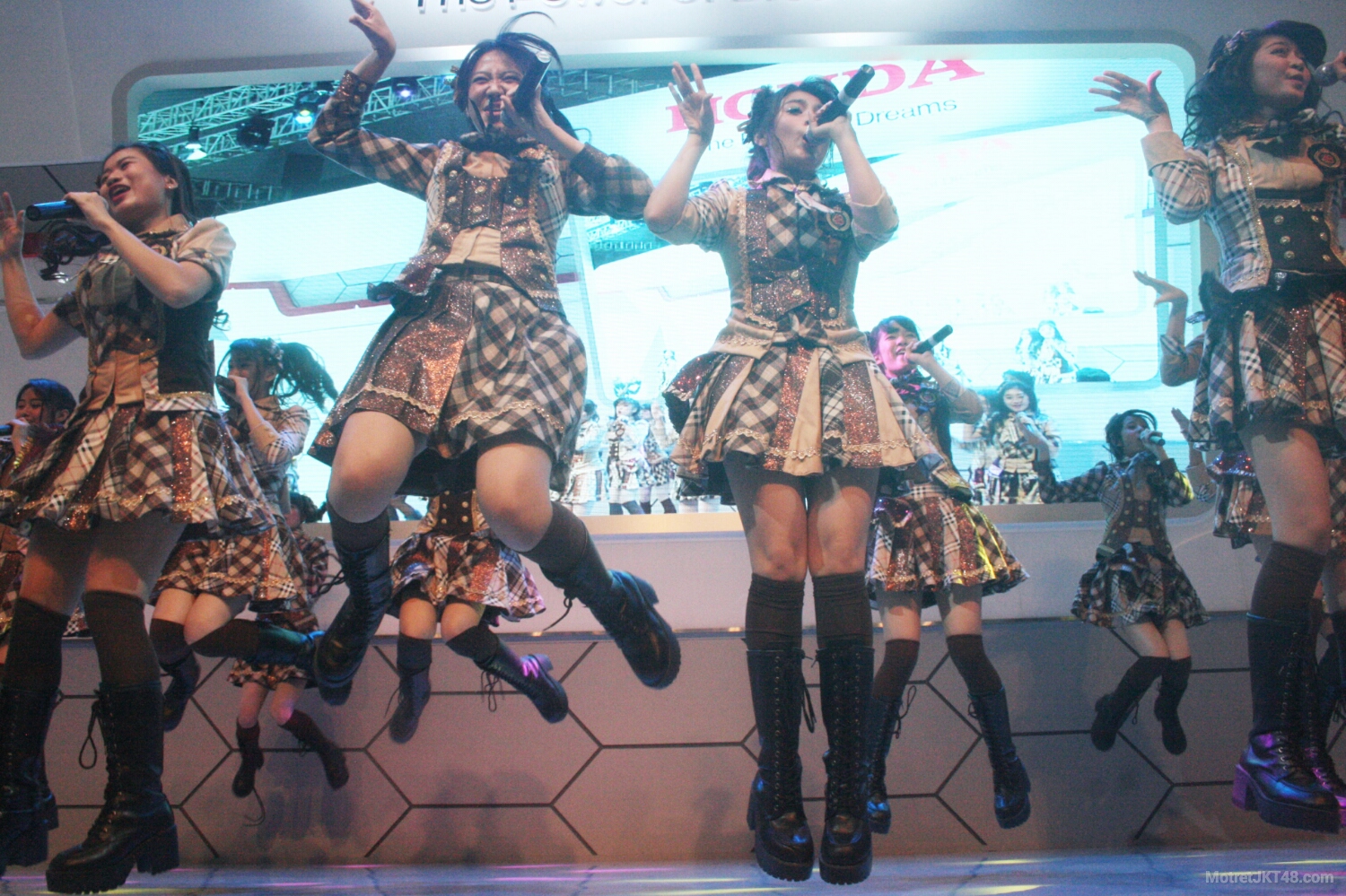 JKT48 Honda Booth Indonesia International Motor Show (IIMS) 2016 JIExpo Kemayoran 16-04-2016