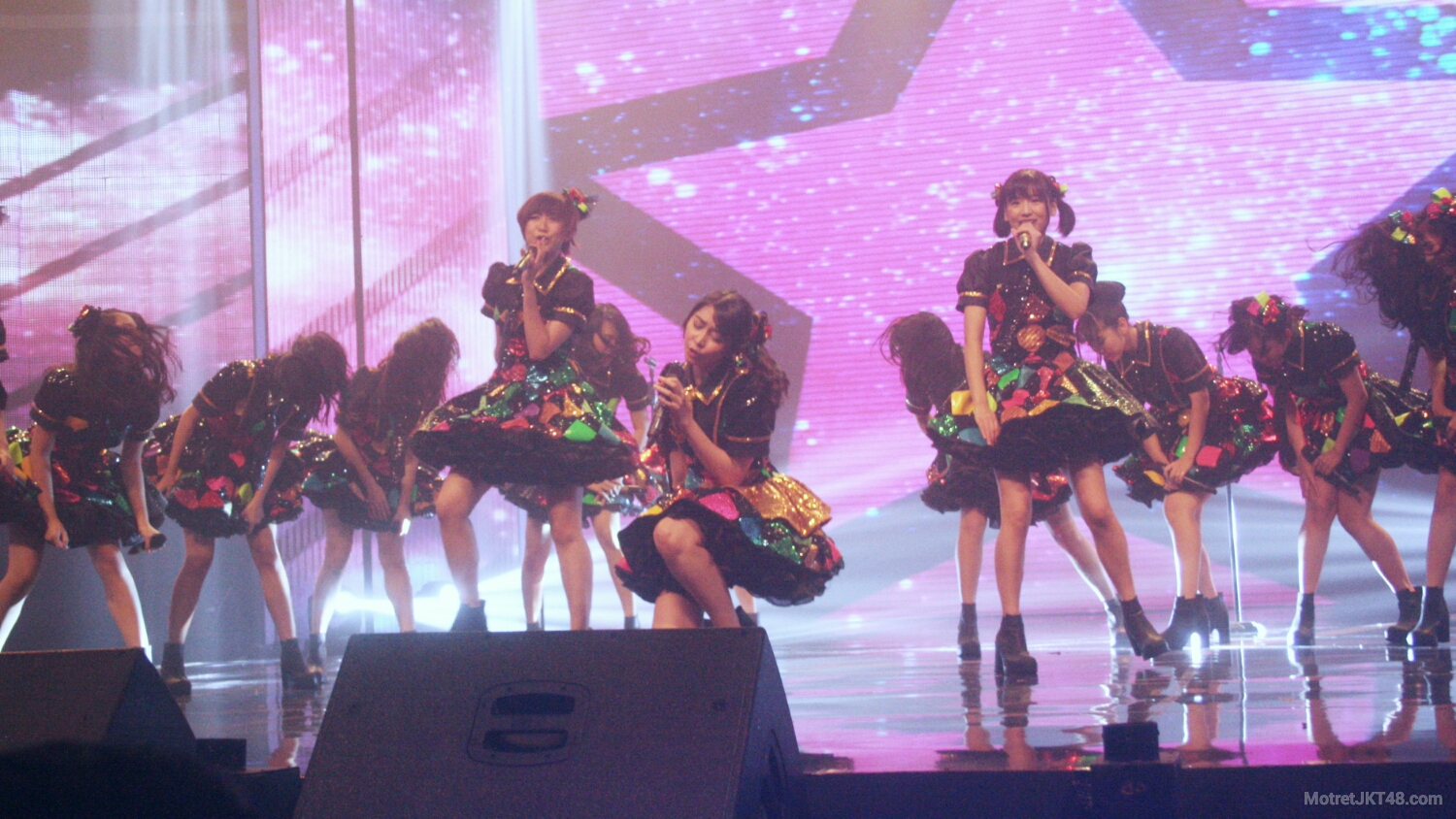 JKT48 Mae Shika Mukanee (Hanya Lihat Ke Depan) Harmoni Cinta HUT RTV Jakarta 18-05-2016