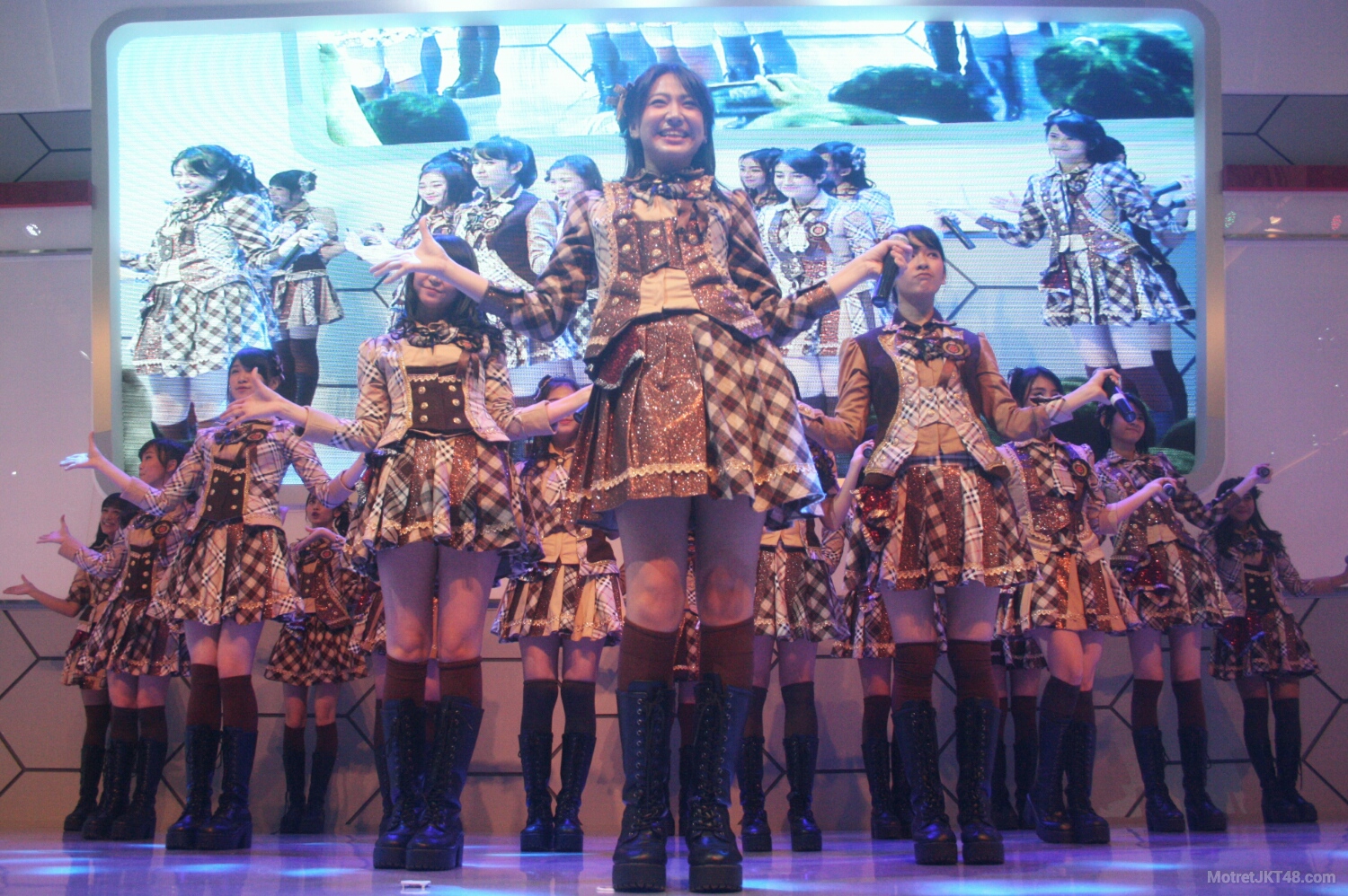 JKT48 & Shania Junianatha (Shanju) Honda Booth Indonesia International Motor Show (IIMS) 2016 JIExpo Kemayoran 16-04-2016