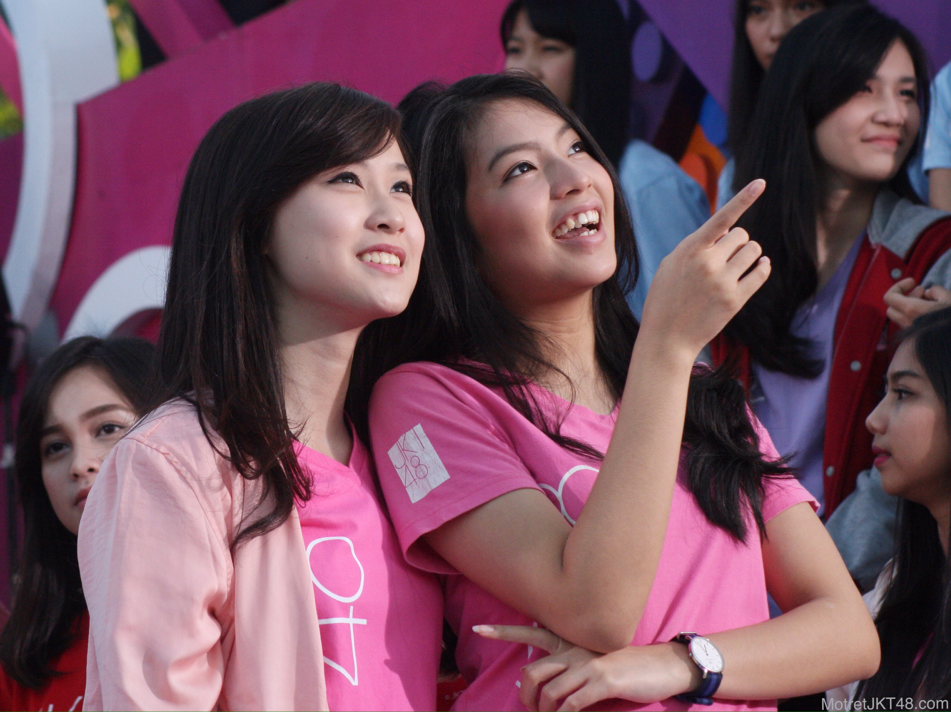 Michelle Christo Kusnadi dan Shania Gracia JKT48 Dahsyat RCTI Peringatan Hari Kemerdekaan Tangerang 17-08-2016