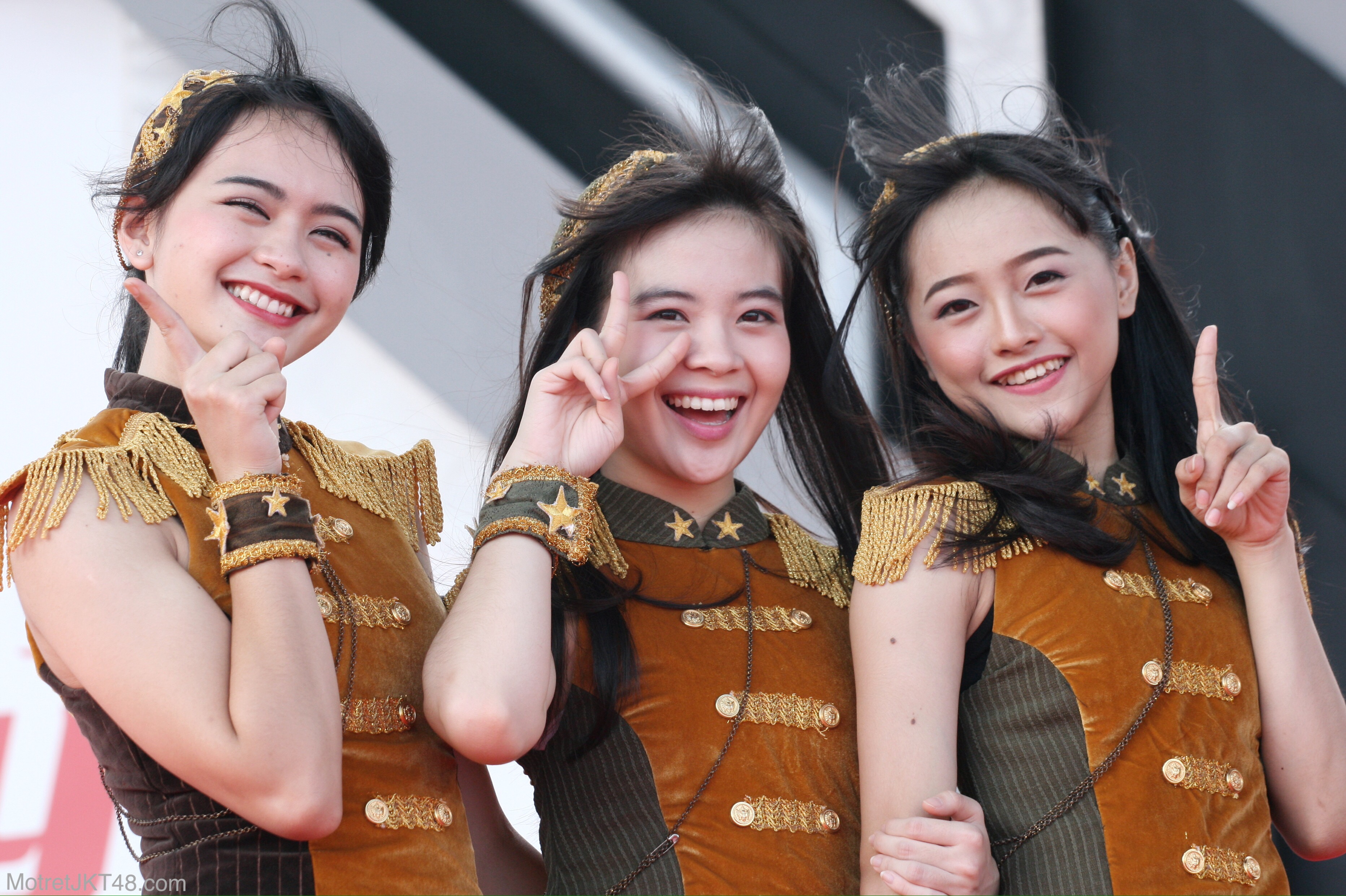 Riskha Fairunissa (Ikha), Cindy Yuvia (Yupi), Rona Anggreani (Ayen) JKT48 Honda Day 2016 ICE BSD Serpong 29-10-2016