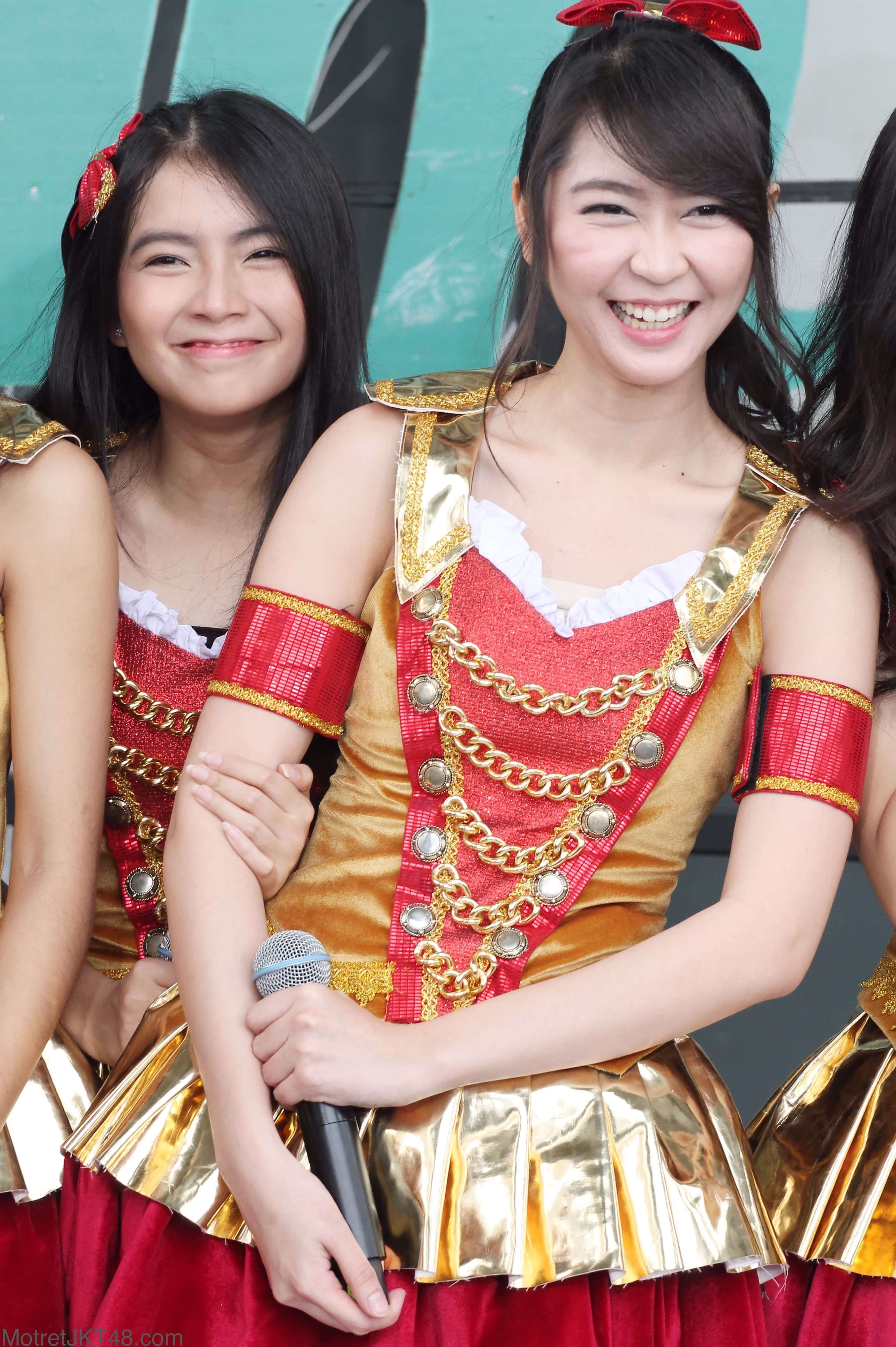 Shania Gracia & Jessica Veranda (Ve) JKT48 Rumah Mama Amy MNC TV Jakarta 10-02-2017 7