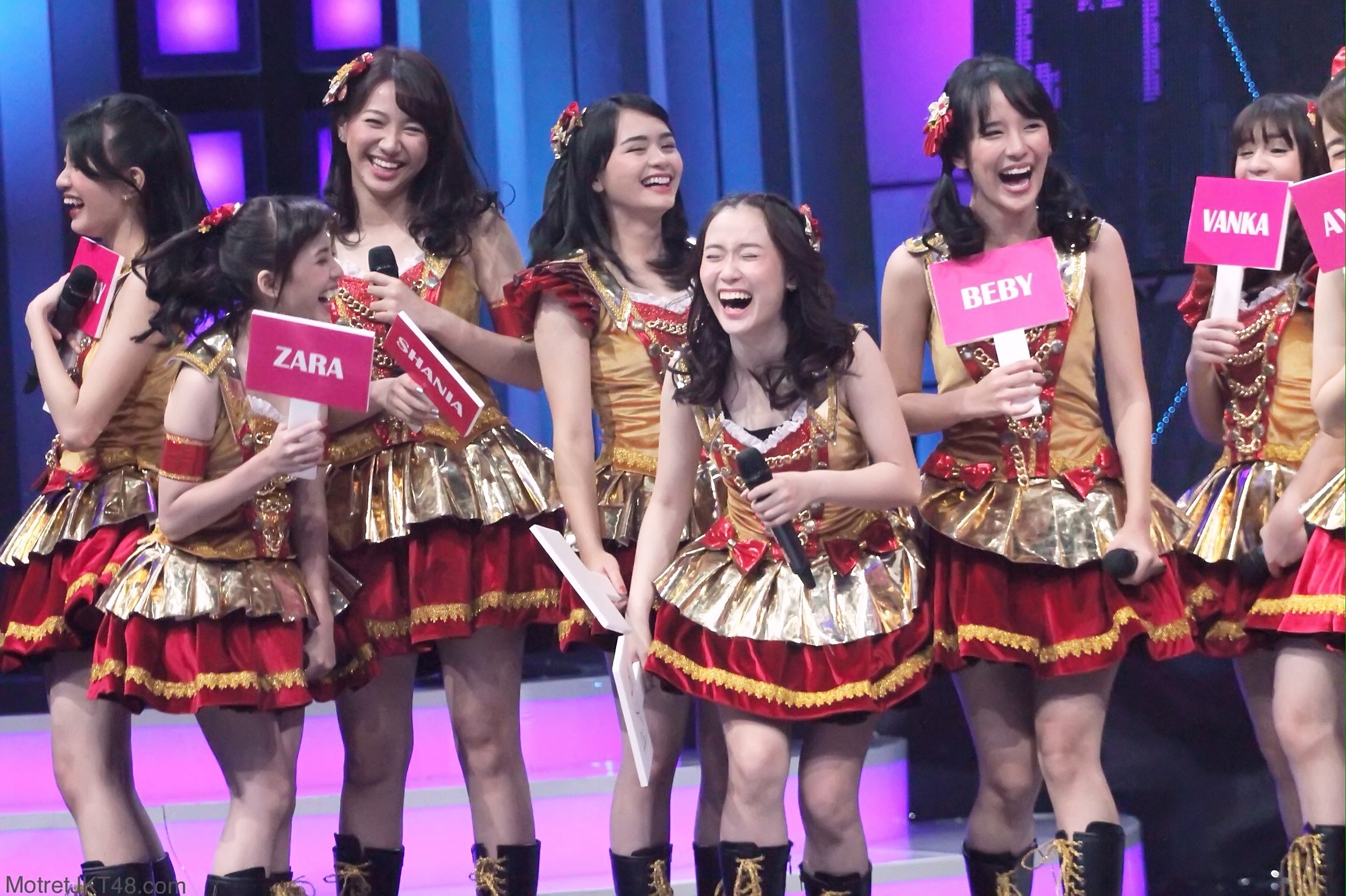Viny, Zara, Shania (Shanju), Ikha, Michelle, Beby, Vanka JKT48 Demi Nyai Trans 7 16-02-2017