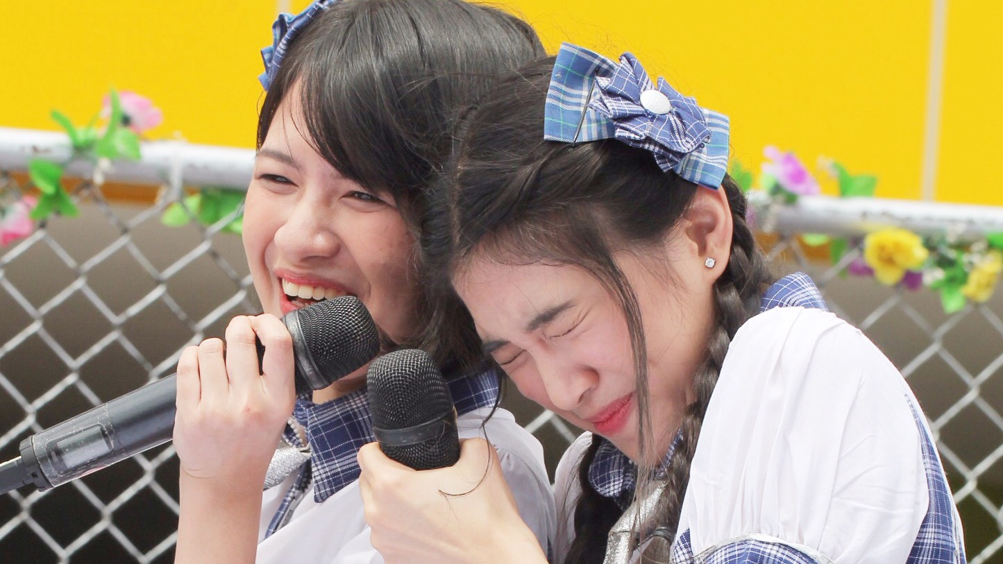 Ratu Vienny Fitrilya (Viny) dan Shani Indira Natio JKT48 Rumah Mama Amy MNC TV Bandung 09-04-2017