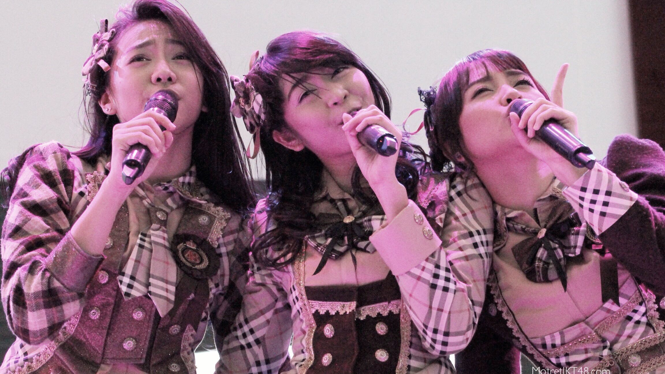 Shania (Shanju), Veranda (Ve), Kinal JKT48 Indonesia International Motor Show (IIMS) 2017 JIExpo Jakarta 06-05-2017