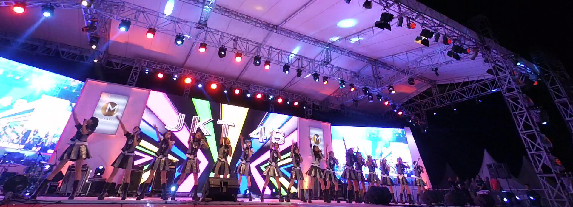 [FANCAM VIDEO] JKT48 di Meikarta Music Festival Cikarang 26-08-2017