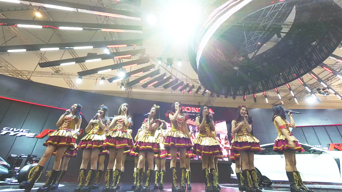 [FANCAM VIDEO] JKT48 di Honda Booth GIIAS 2017 ICE BSD Serpong 12-08-2017